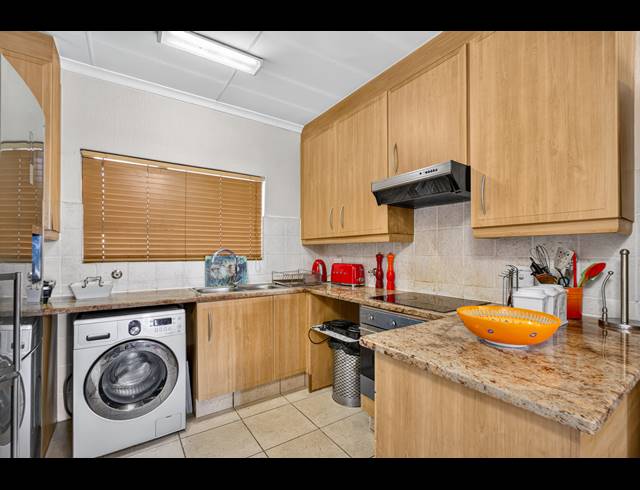 2 BEDROOM APARTMENT FOR SALE IN MAROELADAL